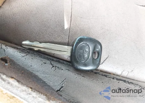 2004 Toyota Sequoia Sr5 V8 z USA, uszkodzony, nr VIN 5TDBT44A34S211237